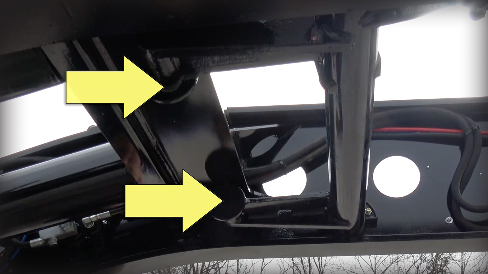 Renegade hydraulic gooseneck dual prong frame jack.